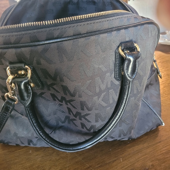 Michael kors sachel bag not brand new but loved - Picture 4 of 4